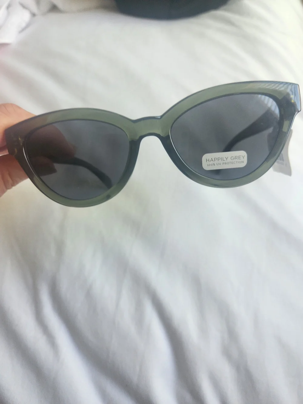 Happily Grey Women's Olive Green Translucent Cat-Eye Sunglasses